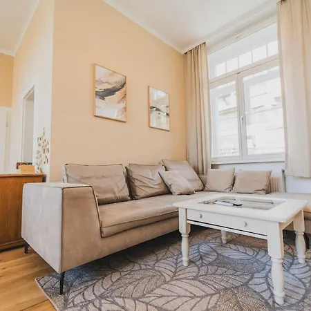 Moderne Altbauwohnung Apartment *